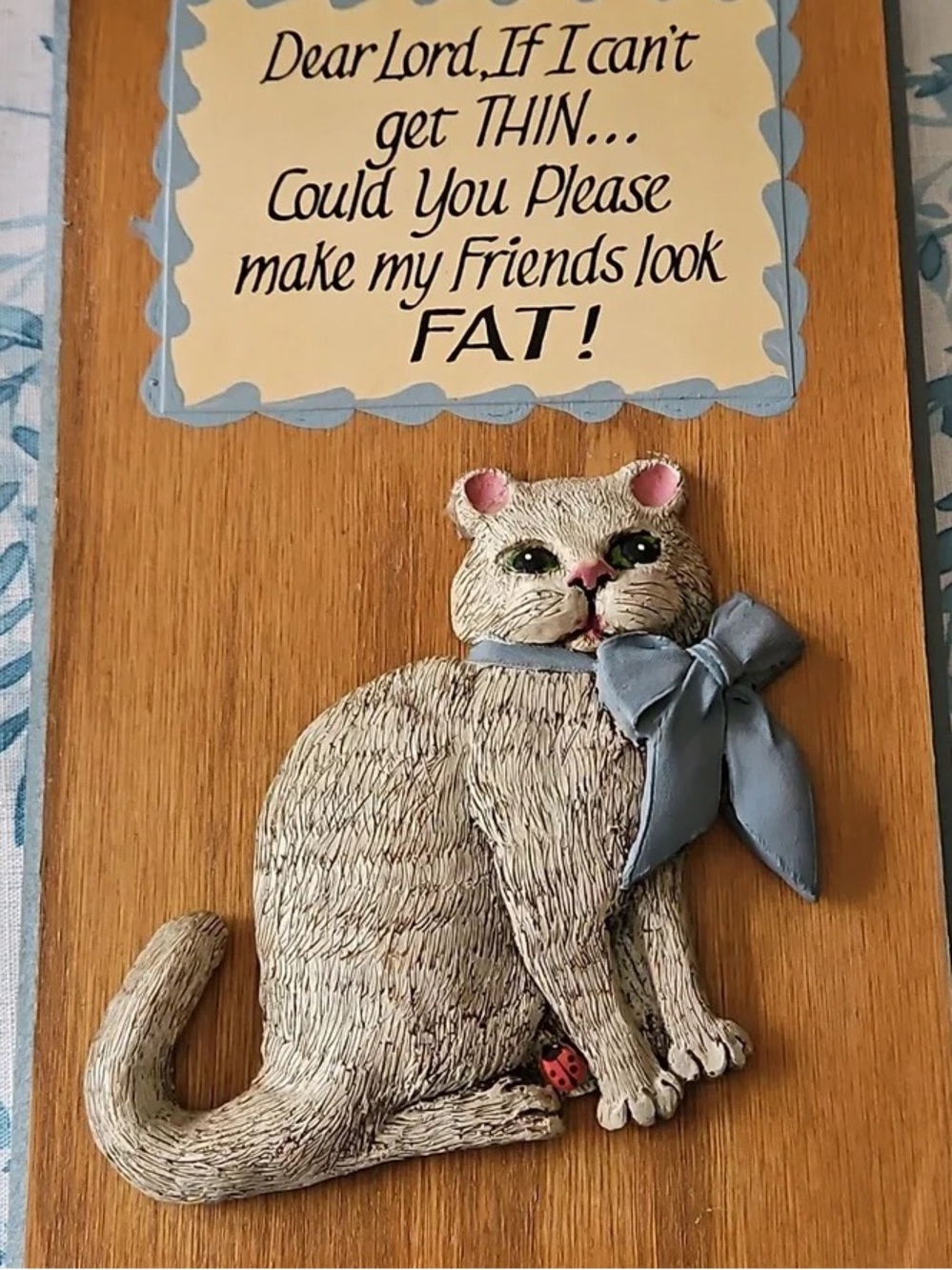 Whimsical Cream Cat Wall Plaque with Blue Bow - Decorative Home Wall Décor